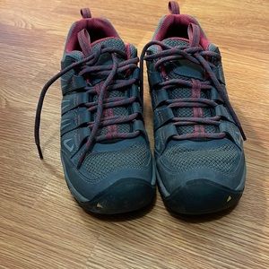 Women’s Keen hiking shoes size US 8.5
